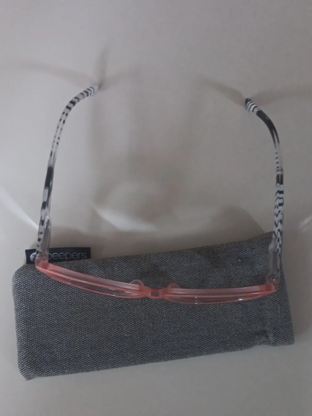 Women’s Coral Cat-Eye Glasses with Zebra-Print Temples +2.50 manification Reader
